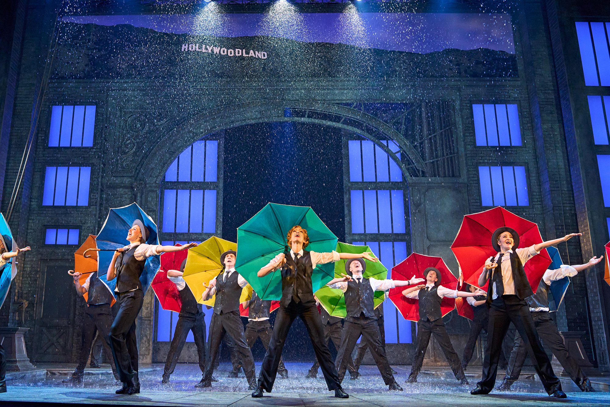 Singin’ in the Rain returns to Milton Keynes Theatre