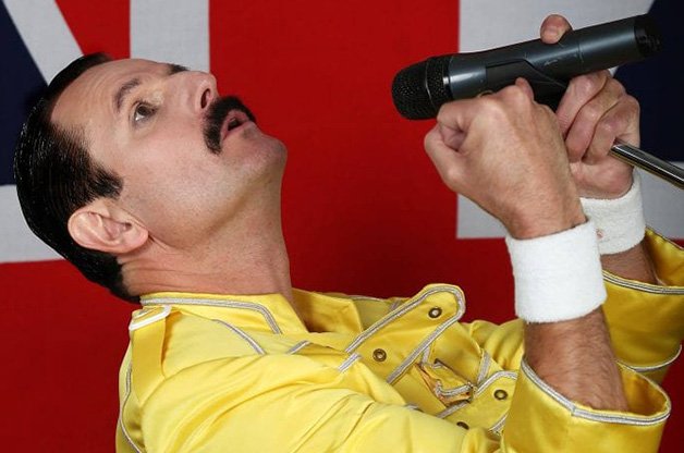 Aspers Live! Billy West as Freddie Mercury Top Image
