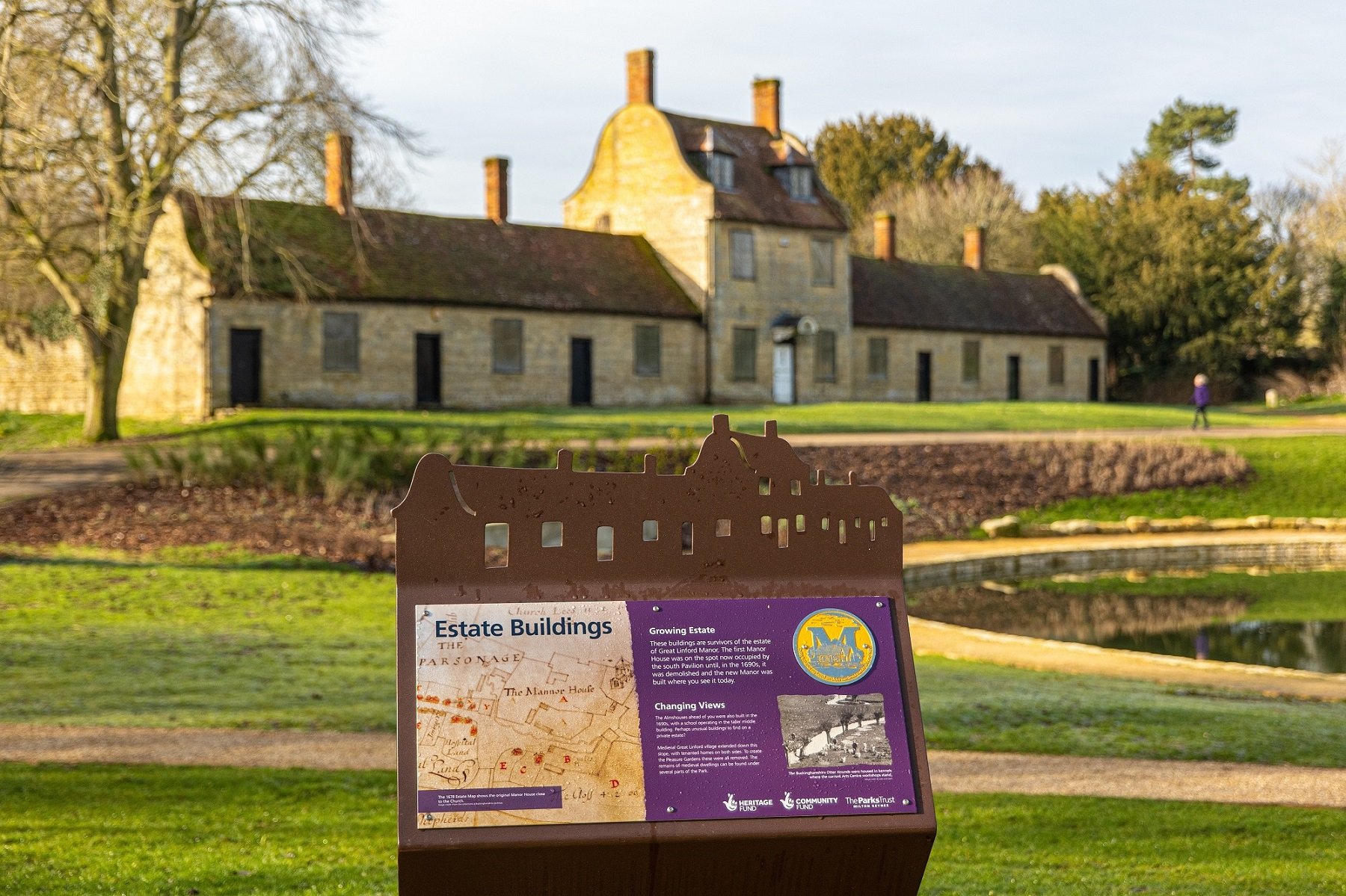 Great Linford Manor Park Guided Walks